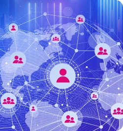 Mapa-múndi com diversos ícones de pessoas conectadas entre si por linhas e pontos.