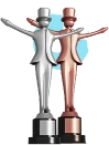 Imagem das estatuetas de prata e bronze da Mostra ABMRA em formato de uma pessoa com braços abertos.